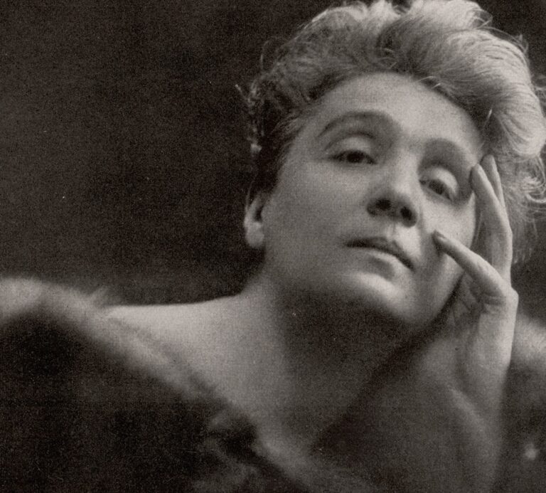 EleonoraDuse_in_HeddaGabler_di_Ibsen_ph_MarioNunesVais_1905ca