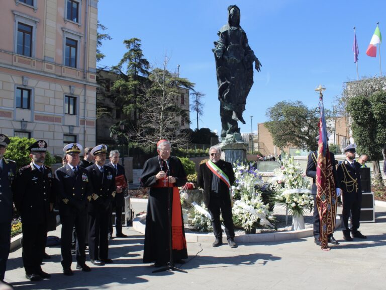 L’Infiorata, il Patriarca: «Non rimaniamo da soli»