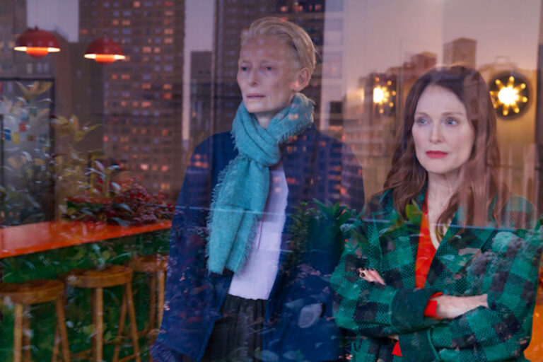 96178-THE_ROOM_NEXT_DOOR_-_Julianne_Moore_and_Tilda_Swinton__2_ copia