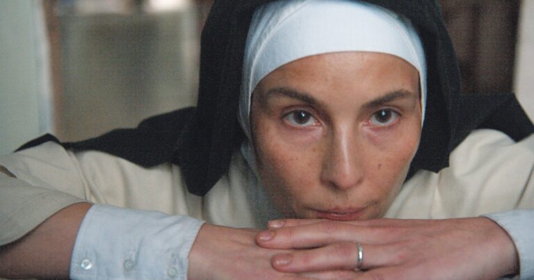 102866-MOTHER_-_Actress_Noomi_Rapace__Credits_Entre_Chien_et_Loup___1_