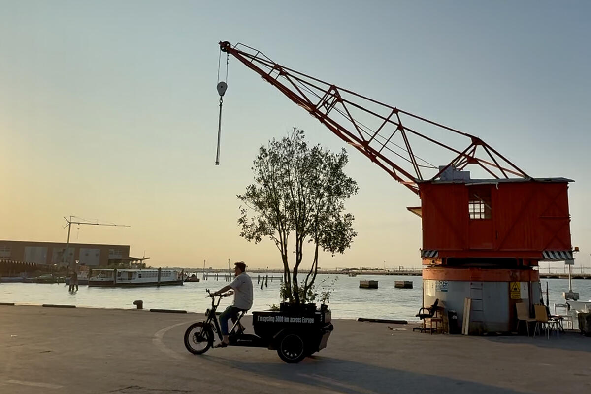 circle4change-imbarco-albero-e-bicicletta-al-tronchetto